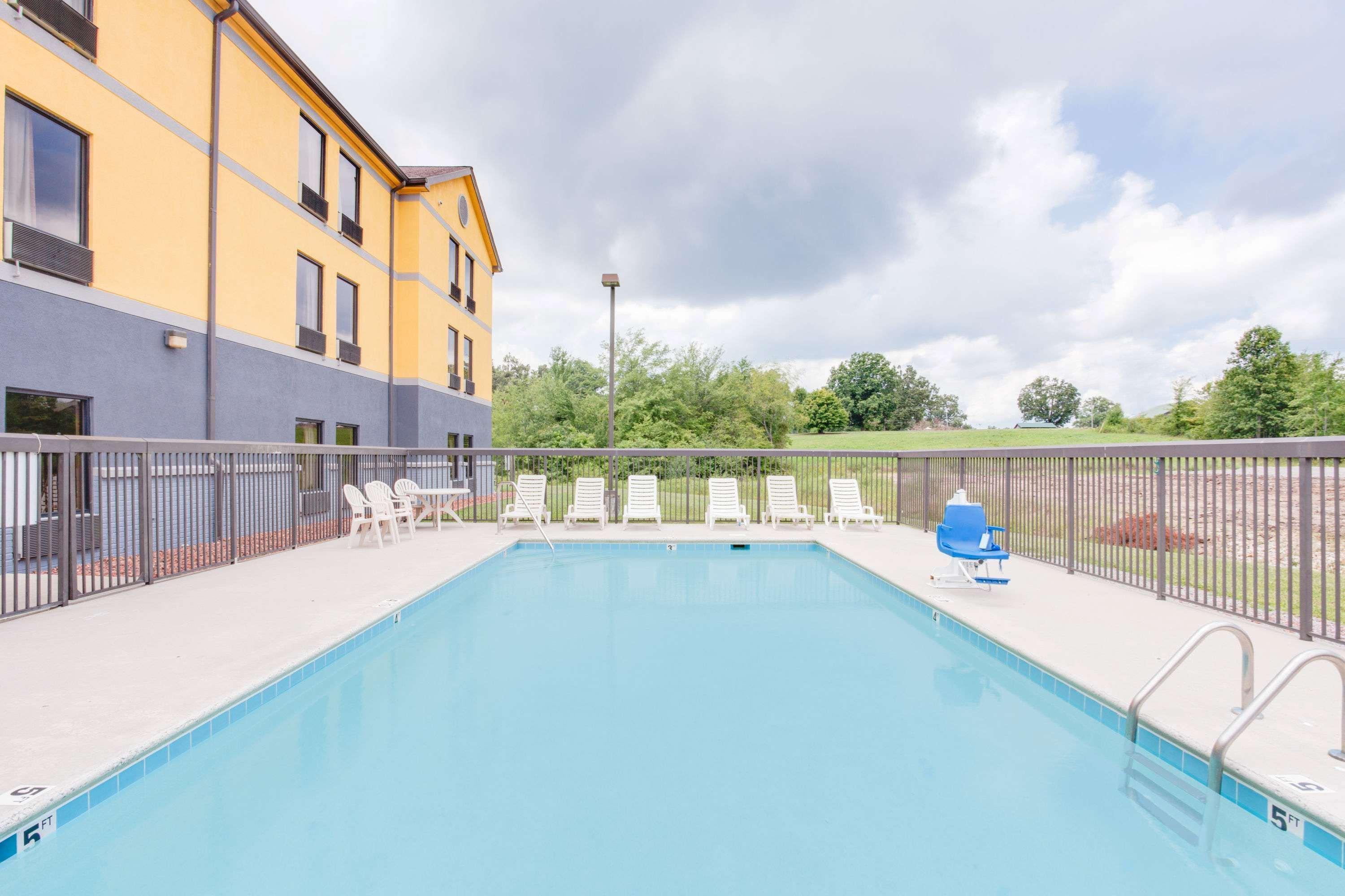 Super 8 By Wyndham Crossville Tn Экстерьер фото